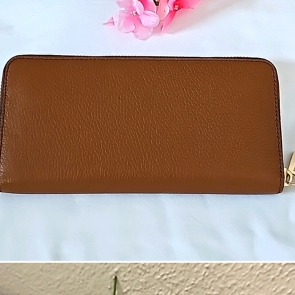 Michael Kors  Brown Zip Around Accordion Leather  Wallet - Picture 6 of 9